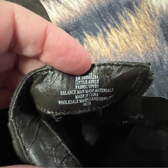 Falls Creek Soft Brown Ruffled Side Booties Baby Girls Size 6 - Picture 7 of 9